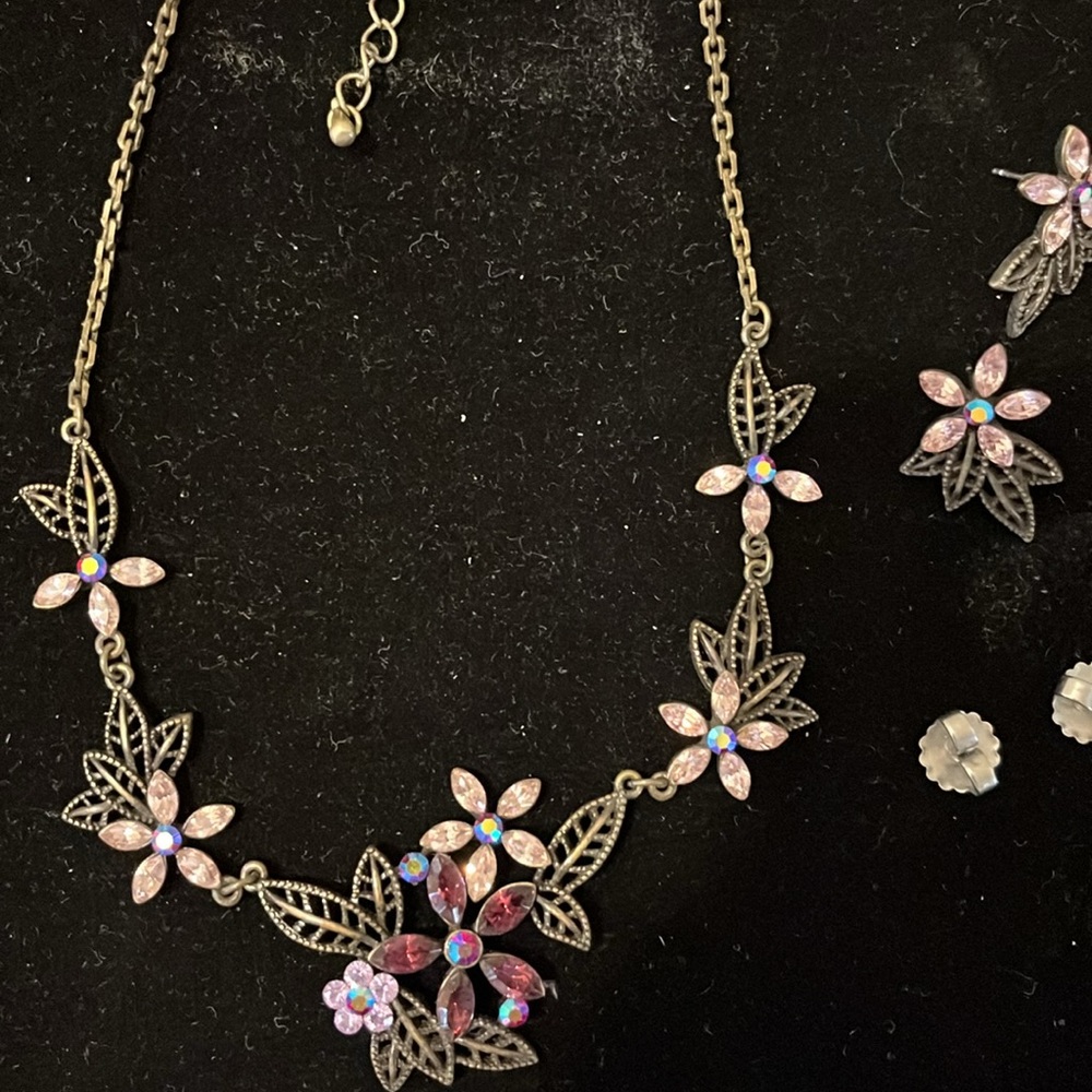 Leah, Sophia, necklace and pierced earring. Set Worn once. - Picture 2 of 4